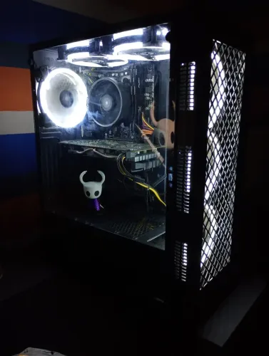 PC Gamer AMD Ryzen 3 3200G (VEGA 8) + RX 580 8GB + 16 Ram 3000MHZ + 2 SSD 450GB KINGSTON
