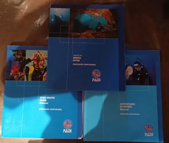 Lote com 3 manuais de mergulho PADI em português, Open Water Diver Manual, Adventures in D