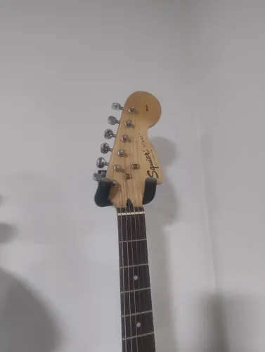 Guitarra squier by fender original indonésia