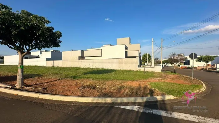 erreno de Esquina à Venda no Condomínio Águas Espraiadas Localização Privilegiada