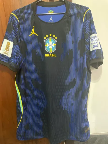 Camisa Brasil modelo jogador 2026 com patch da copa