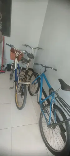 Três bicicleta
