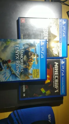 Lote PS4 Minecraft, Resident Evil 7 e Immortals Fenyx Rising - Preço na descrição