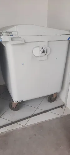 Container 1100 lts