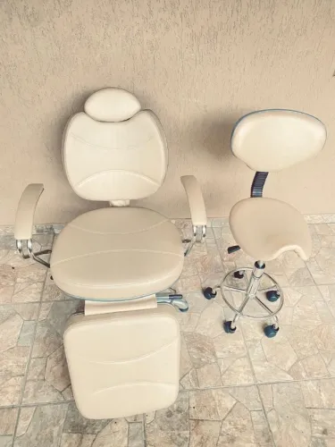 Poltrona Reclinável Pigmentação Maquiagem + Lombar Champanhe Acetinado + Banqueta de apoio