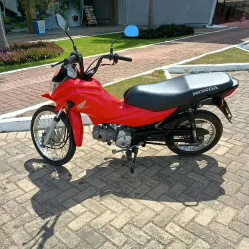 Honda Pop 110i 2022, vermelha. Moto bem conservada e sem avarias.