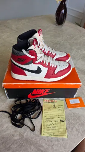 Tênis Nike Air Jordan 1 High Chicago Lost and Found Vermelho