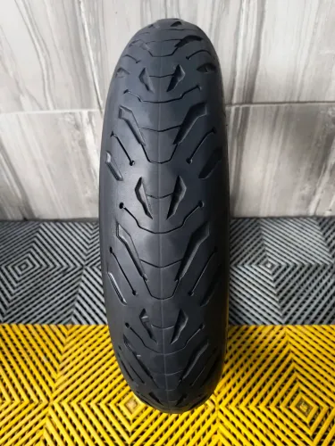 Pneu dianteiro Michelin Road 6