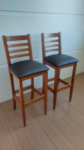 Vendos duas Banquetas em Madeira Maciça