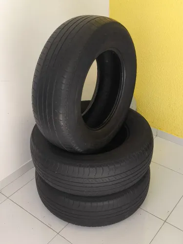 Pneu de camionete usado aro 17