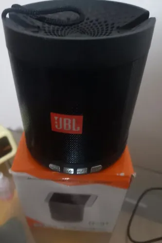 Caixa som JBL para pen drive modelo ?Q-3+? Multifuncional acompanha cabogenérica;