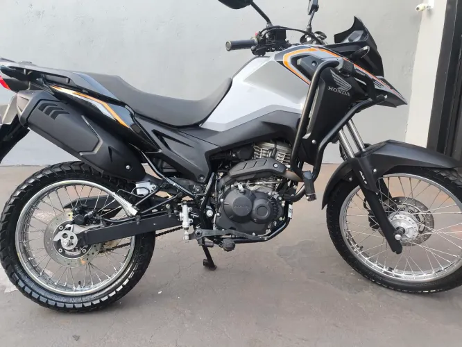 Xre 190 ano 2025 apenas 21.500 fipe dela é 25.000