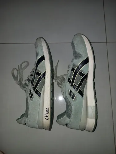 Tênis Asics Gel tamanho 42 usado