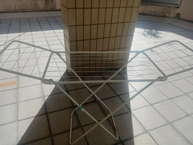 Varao para estender roupas de chão