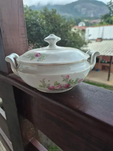 Linda Sopeira em Porcelana