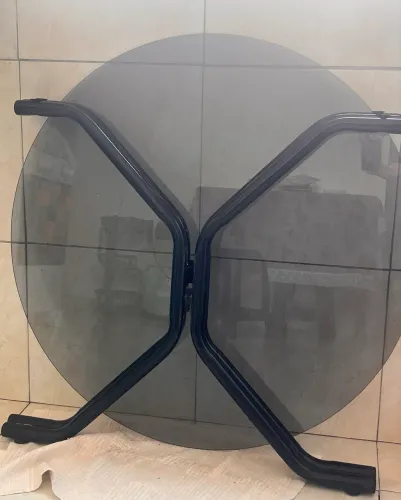 MESA COM TAMPO DE VIDRO REDONDA