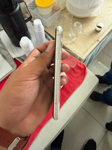 Vendo iPhone 11 , 64 gigas funcionando tudo perfeitamente Face ID bateria 100%