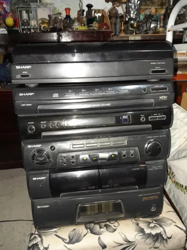 sistema de som modular vintage modelo Sharp CMS-R600.
