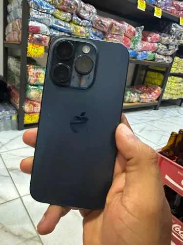 iPhone 15 Pro 128gb 86% todo original, troco em notebook ou MacBook do mesmo nível?