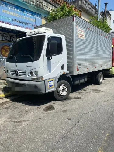 Vendo Acelo 715 ano 2006
