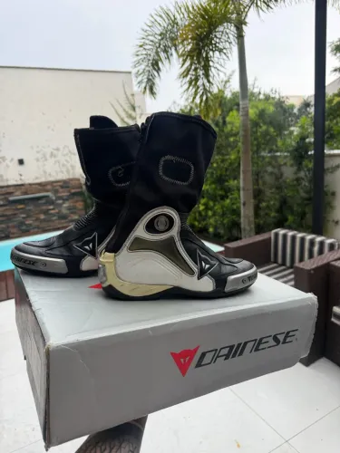 Vende-se BOTA DAINESE top de linha