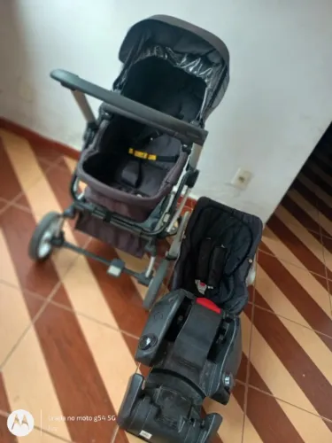 Carrinho de bebê 2 em 1 com bebê conforto