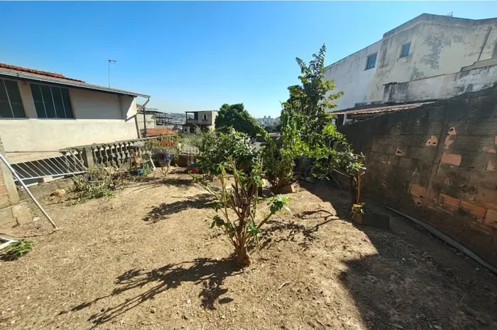 Casa à venda de 2 quartos no bairro Betânia