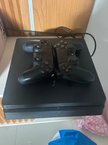 PS4 SEMI NOVO, 2 controles + 4 JOGOS