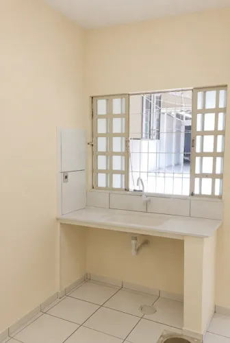 Kitnet/ Studio com 1 Quarto(s) e 1 banheiro(s) para Alugar, 28 m² por R$ 1300 / Mês