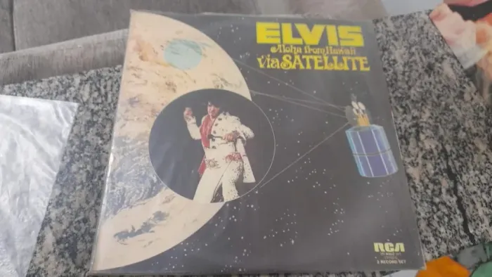 LP Elvis Presley "Aloha from Hawaii Via Satellite"!