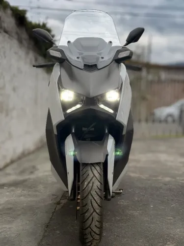 YAMAHA XMAX 300 CONNECTED ABS