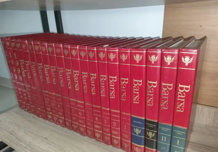 Enciclopédia Barsa Completa + Livro Do Ano De 1998 Até 2000 (Usado)