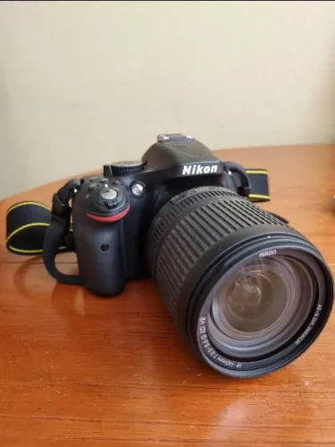 Nikon D5200 + Lente 18-140mm + Memoria 16gb + Bolsa