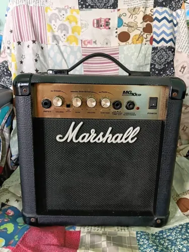 Amplificador Marshall MG10CD