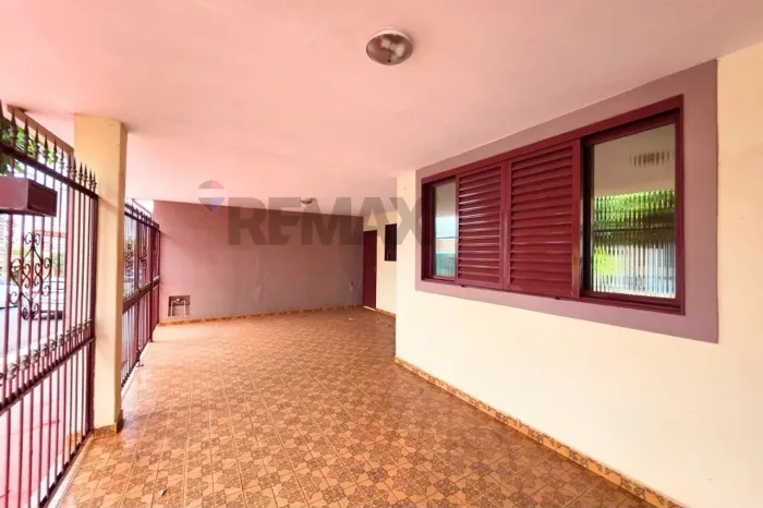 Casa com 126,60 m², na região Central de Sertãozinho/SP, ideal para ponto comercial.
