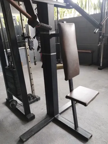 Musculação, Desenvolvimento máquina 