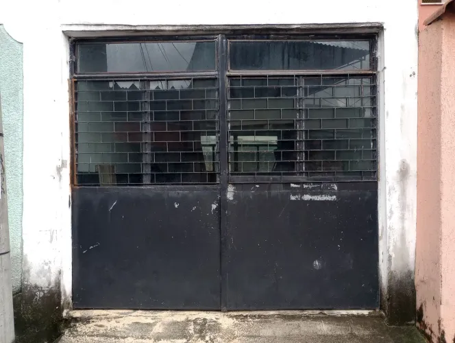 Portão de Ferro com trinco