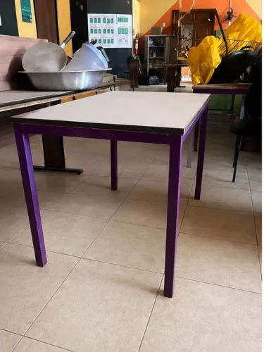 Mesa escritório/refeitório estilo industrial