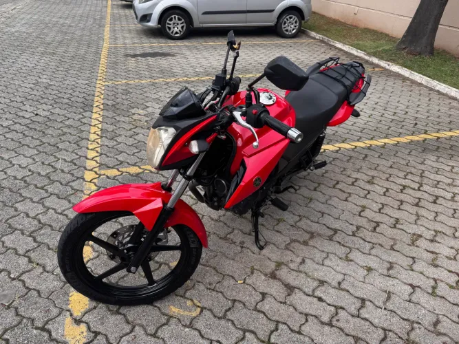 Yamaha Fazer 150 UBS Vermelha - Único Dono (Impecável!)