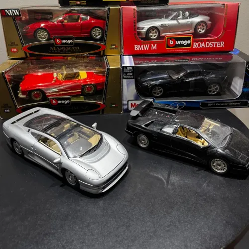 MINIATURA 1:18 MAISTO E BURAGO RARIDADE IMPECÁVEL