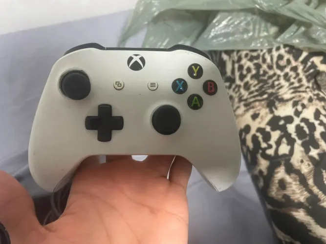 Vendo XBOX one fat 500 gigas avista mil$ aceito oferta