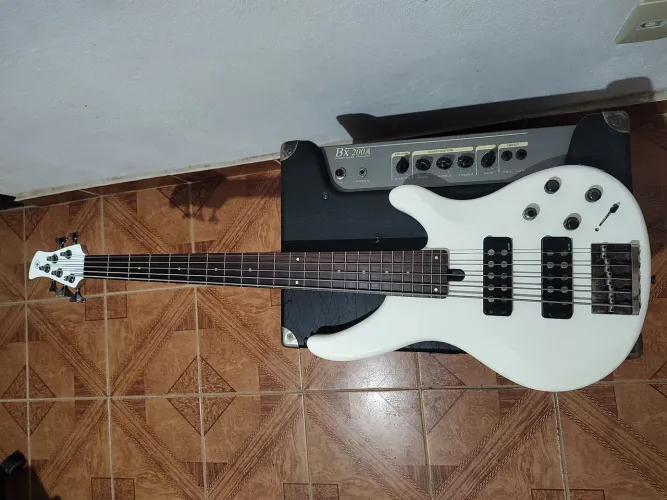 Contra Baixo Yamaha TRBX 305