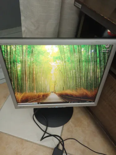 Monitor LG Flatron de 17 polegadas em excelente estado<br>