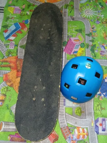Skate semi novo