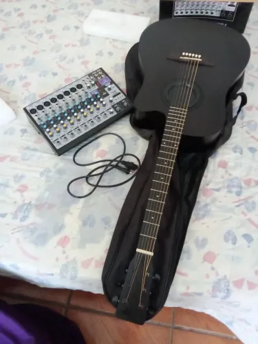 Violão e Mesa de Som