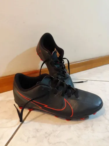Chuteira Nike Mercurial Campo Preta/Vermelha - Conservada
