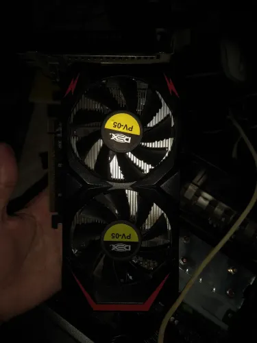 Placa de vídeo semi-nova 550 Ti 1gb