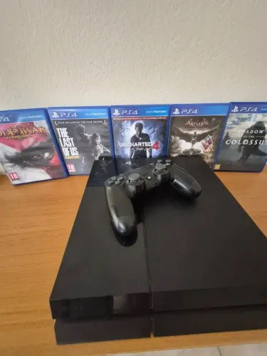 Playstation 4 Fat 500GB com controle e 5 jogos
