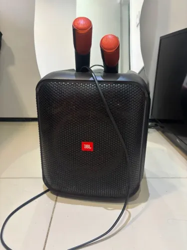 Vendo JBL com 2 controles