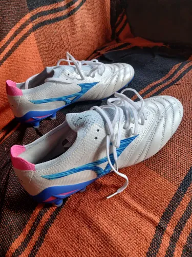 Chuteira Mizuno Tam. 42 - Qualidade e Conforto - R$ 250